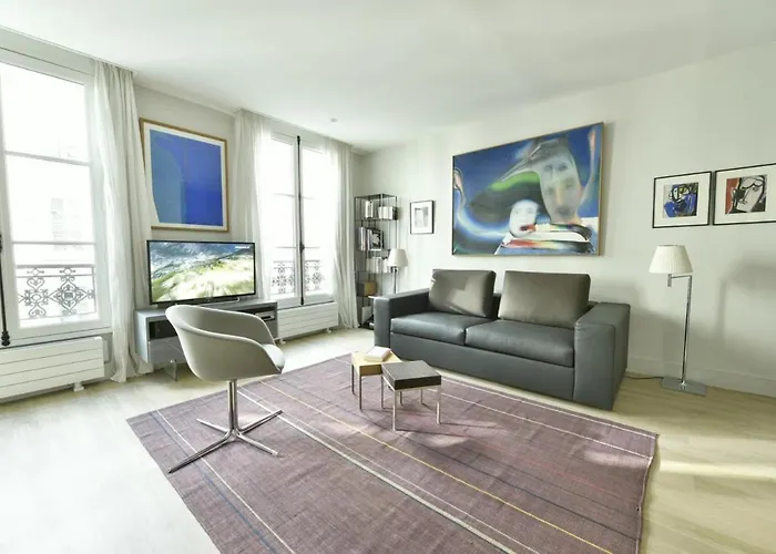 Champagne Apartment *